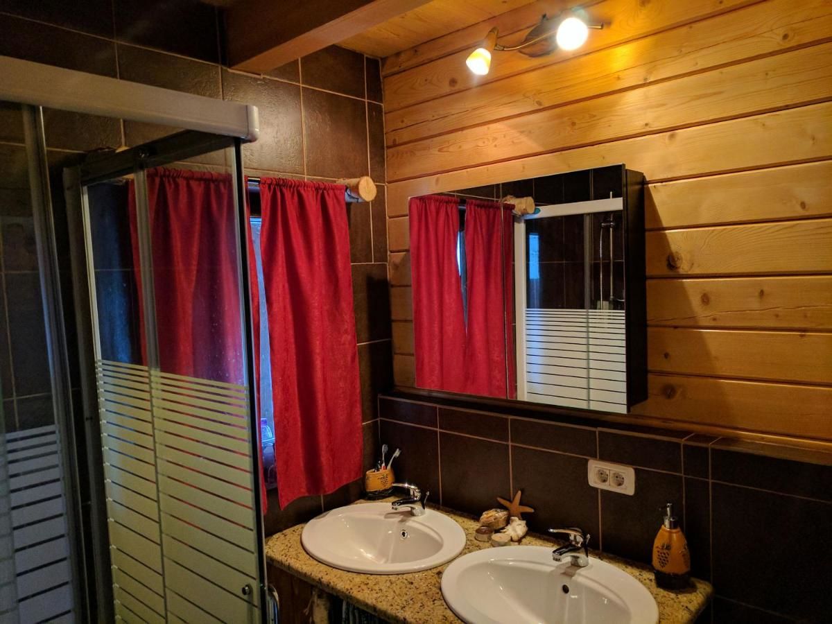 Лоджи The Little Mountain Cabin Borlova-41