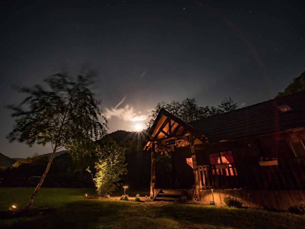Лоджи The Little Mountain Cabin Borlova-10