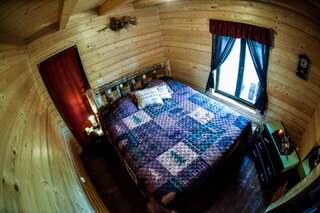 Лоджи The Little Mountain Cabin Borlova Двухместный номер Делюкс с 1 кроватью и балконом-8